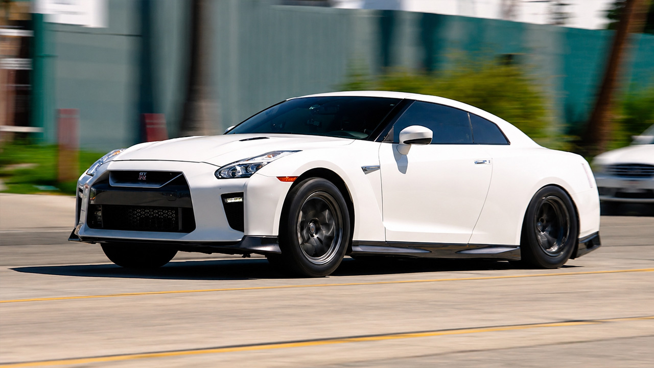 This 2000HP GTR is built for roll racing