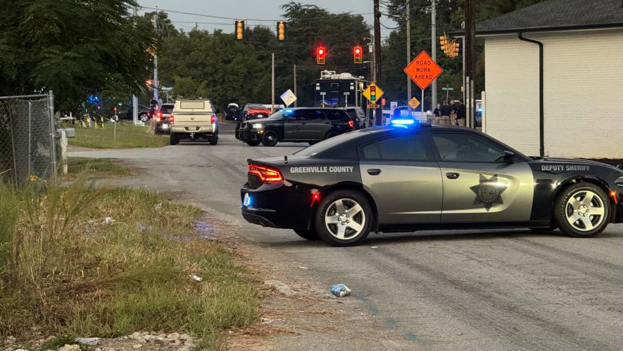 Shooting leaves deputy wounded, suspect injured in Greenville Co.