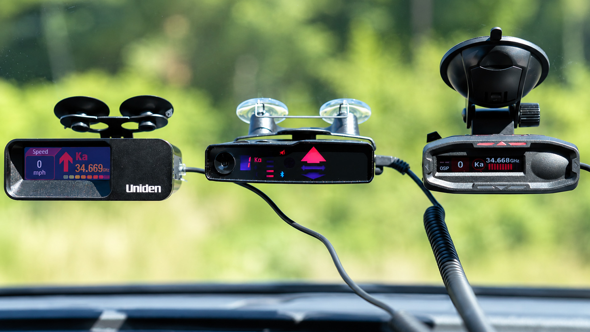 Windshield vs custom radar detectors: Which setup fits your car?