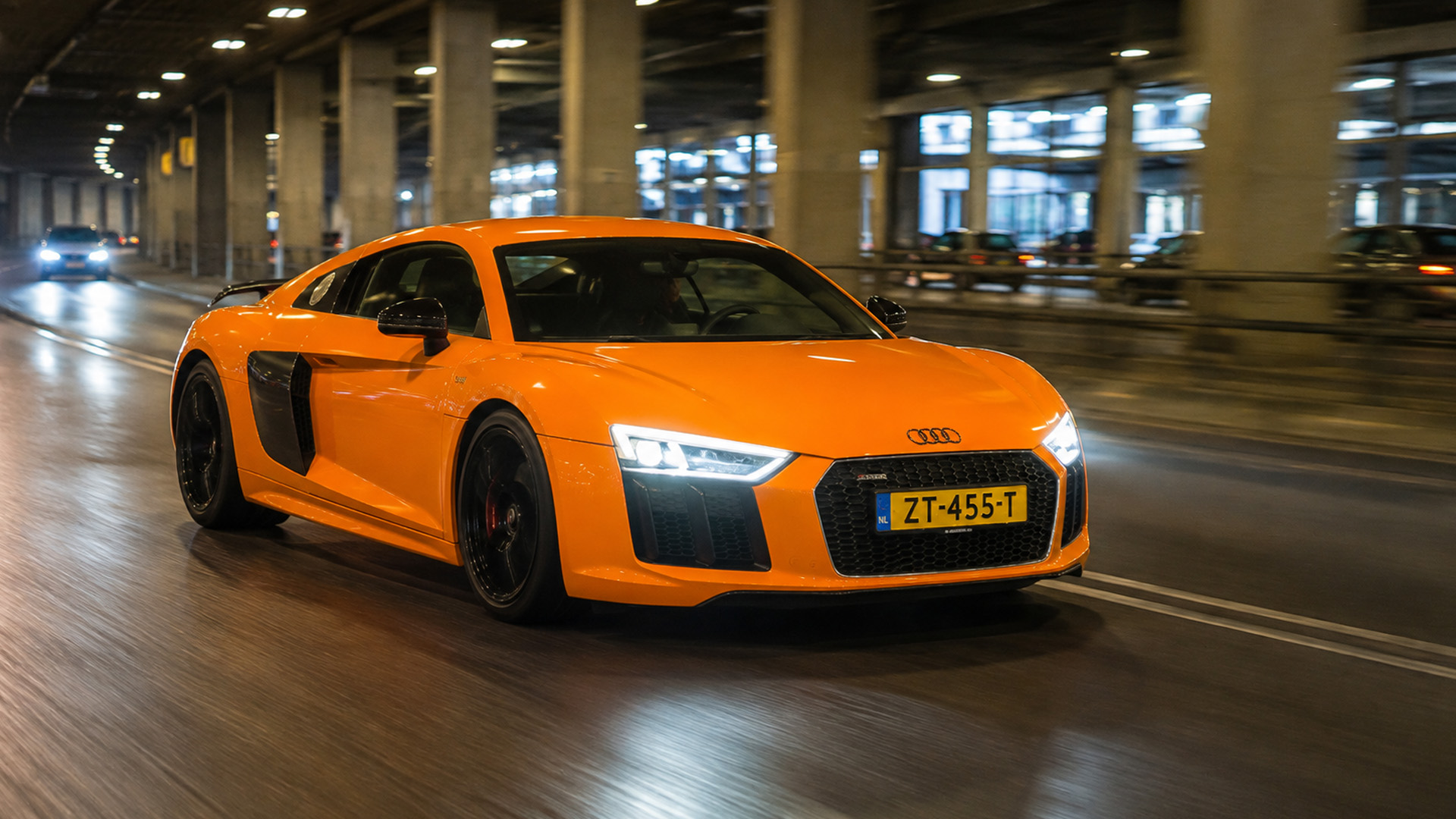 Audi R8 V10 joins a performance car gathering