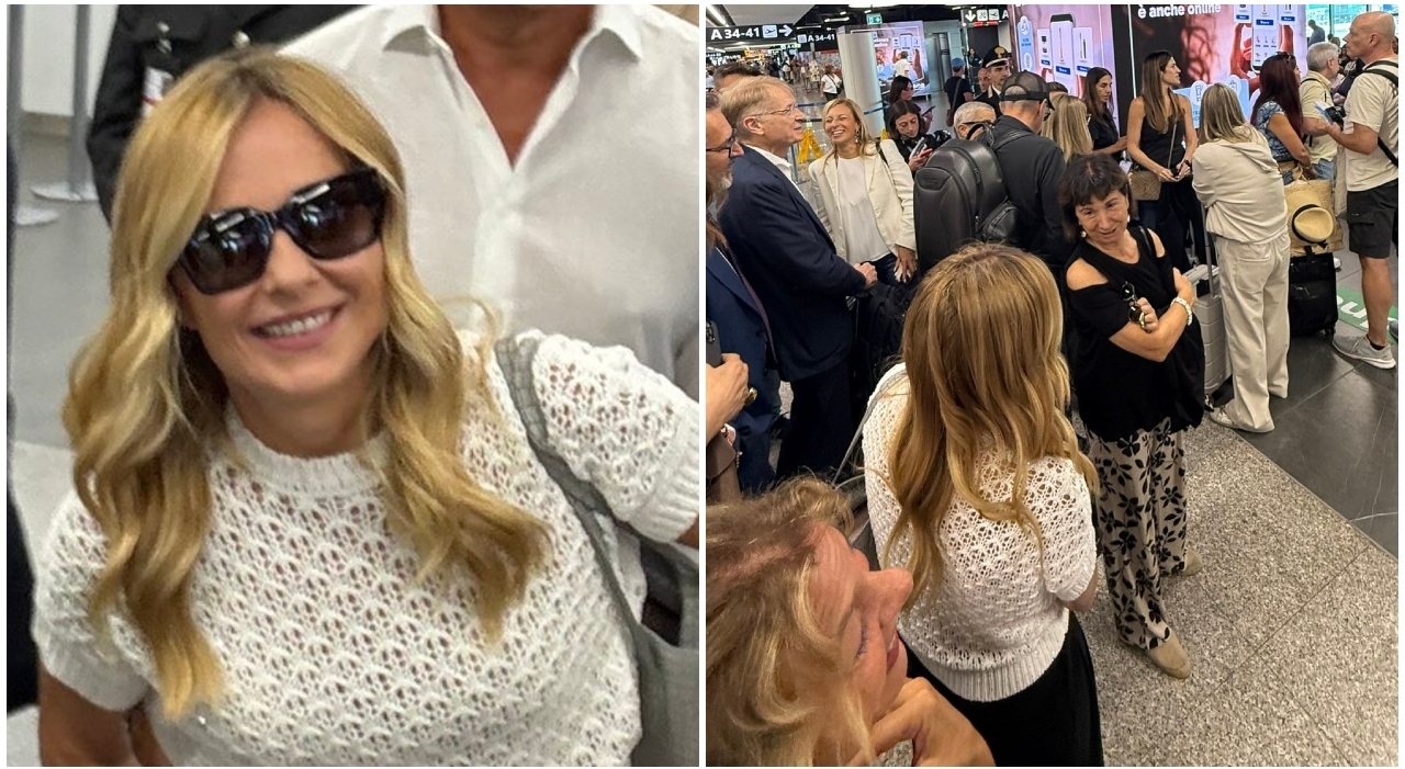 Giorgia Meloni in coda all'aeroporto, Fdi esalta il momento di normalità della premier: «Che orgoglio»