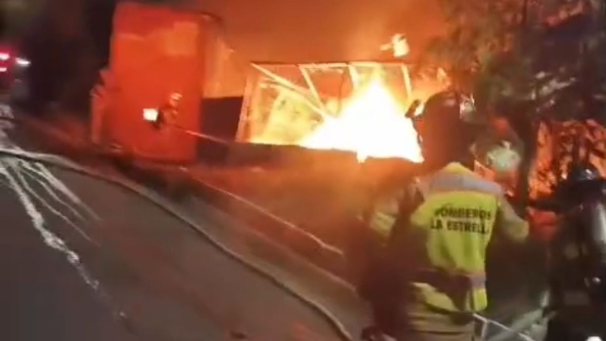 Bomberos controlan voraz incendio en una fábrica de reciclaje en La ...
