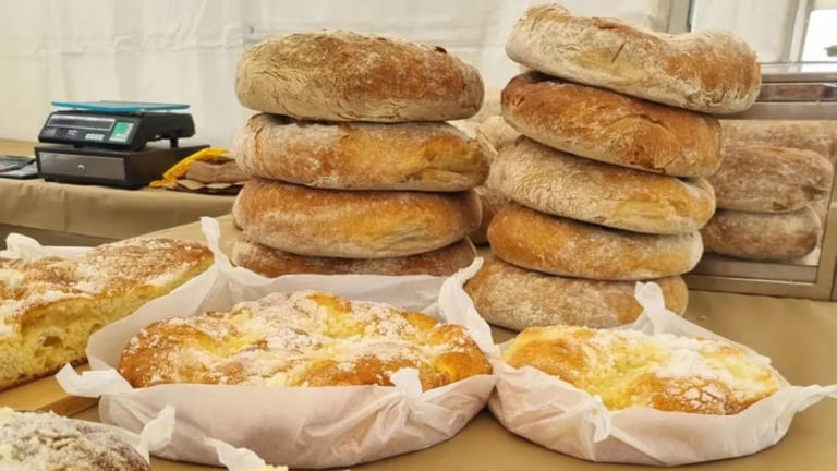 A las 10:00 horas abrirán las panaderías y los puestos del Mercado de Artesanía | Fuente: Instagram Concello de Neda