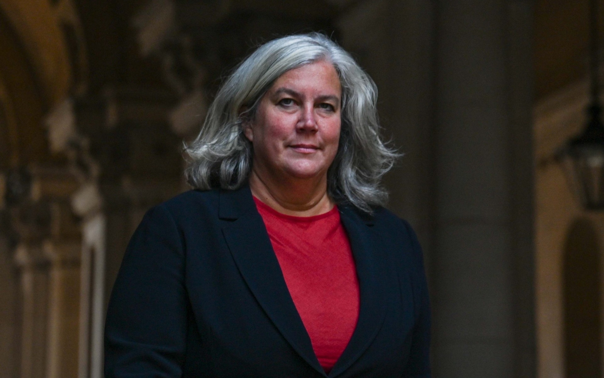 Transport secretary refuses to back embattled air traffic control chief