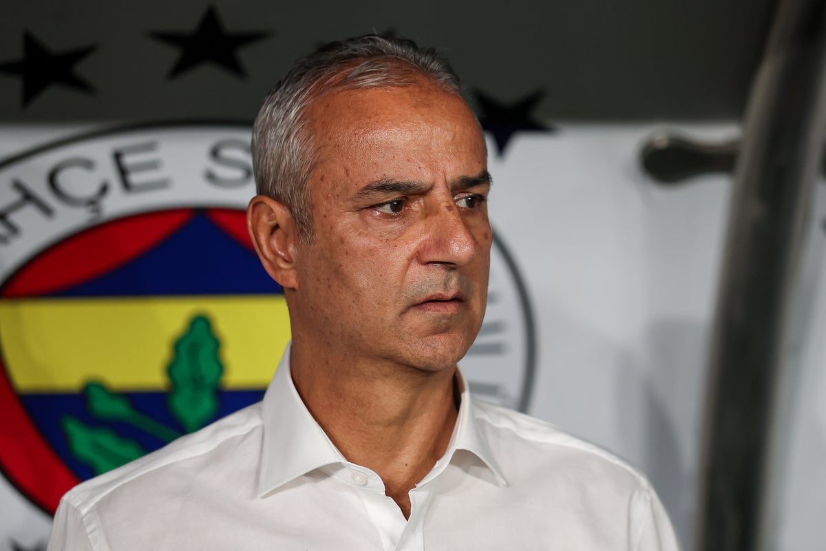 Fenerbahce players left stunned as coach resigns after draw with Roma