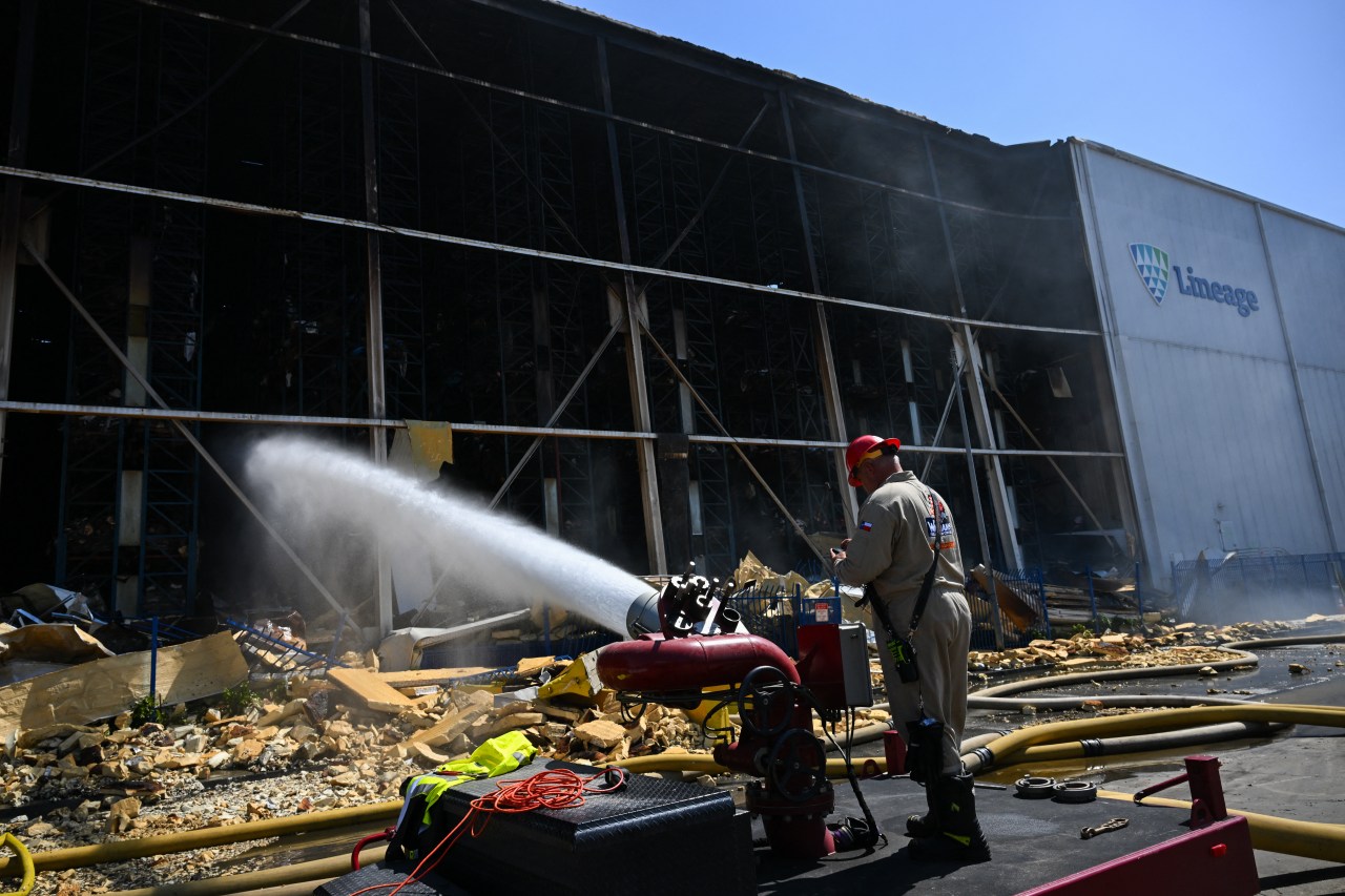 Lineage sues solar-panel company, contractor over LA warehouse fire