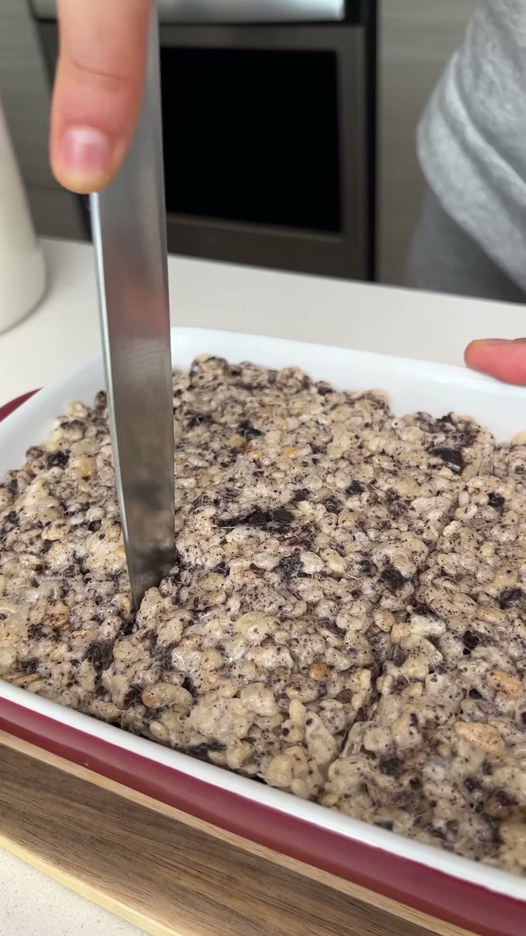 Cookies and cream rice krispy squares the easiest dessert hack