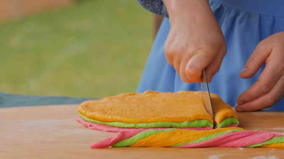 How homemade bagels are made from scratch in a remote mountain village