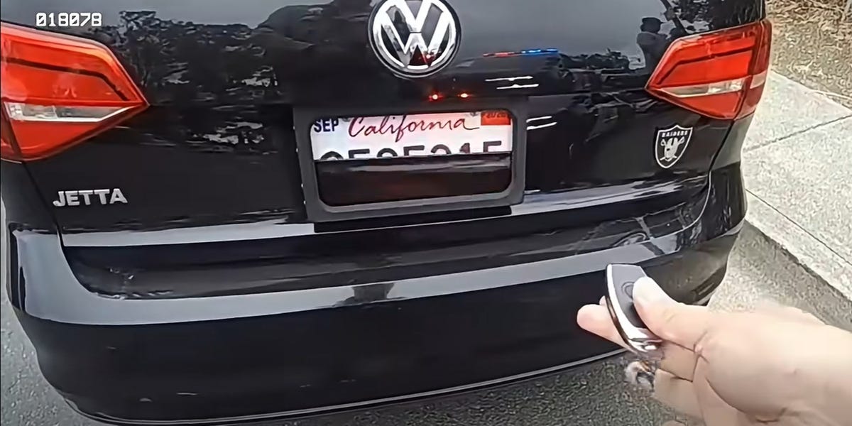Cops nab VW Jetta with James Bond-style device to cover license plate on the go