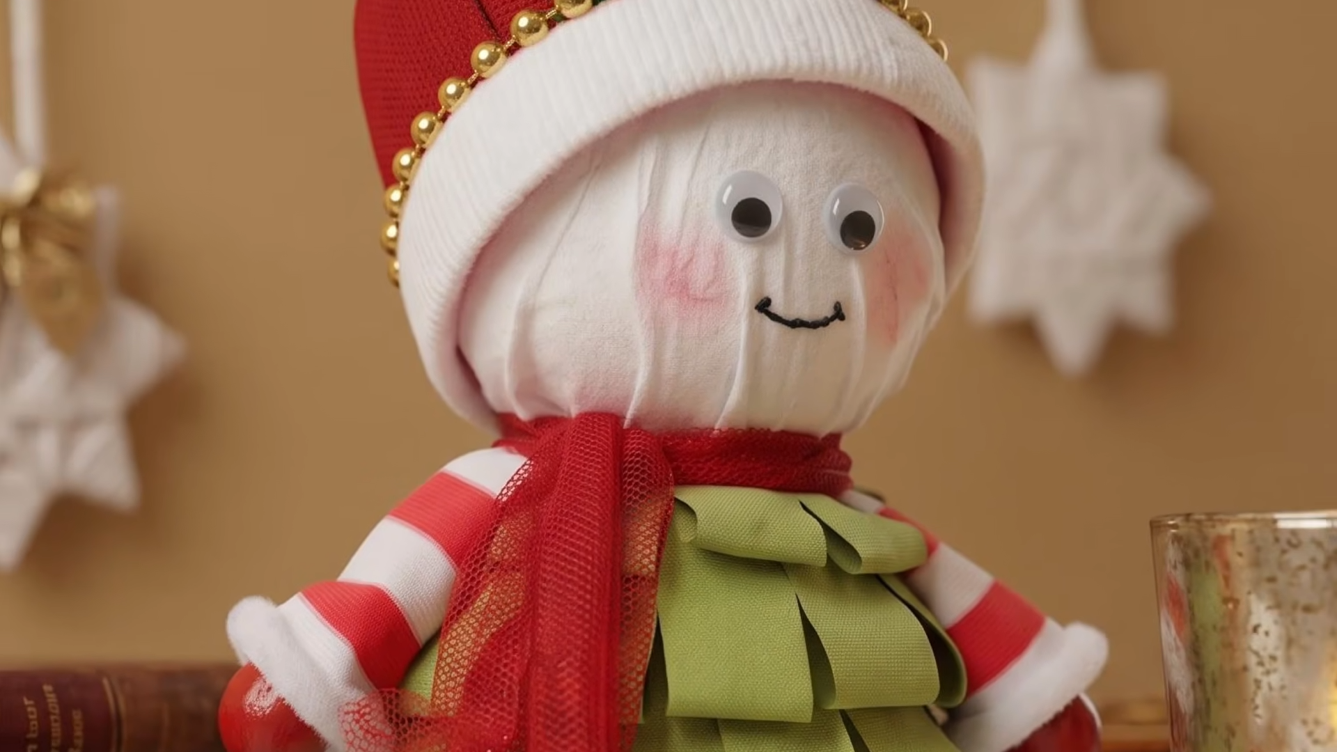 Easy Christmas gift craft from everyday materials