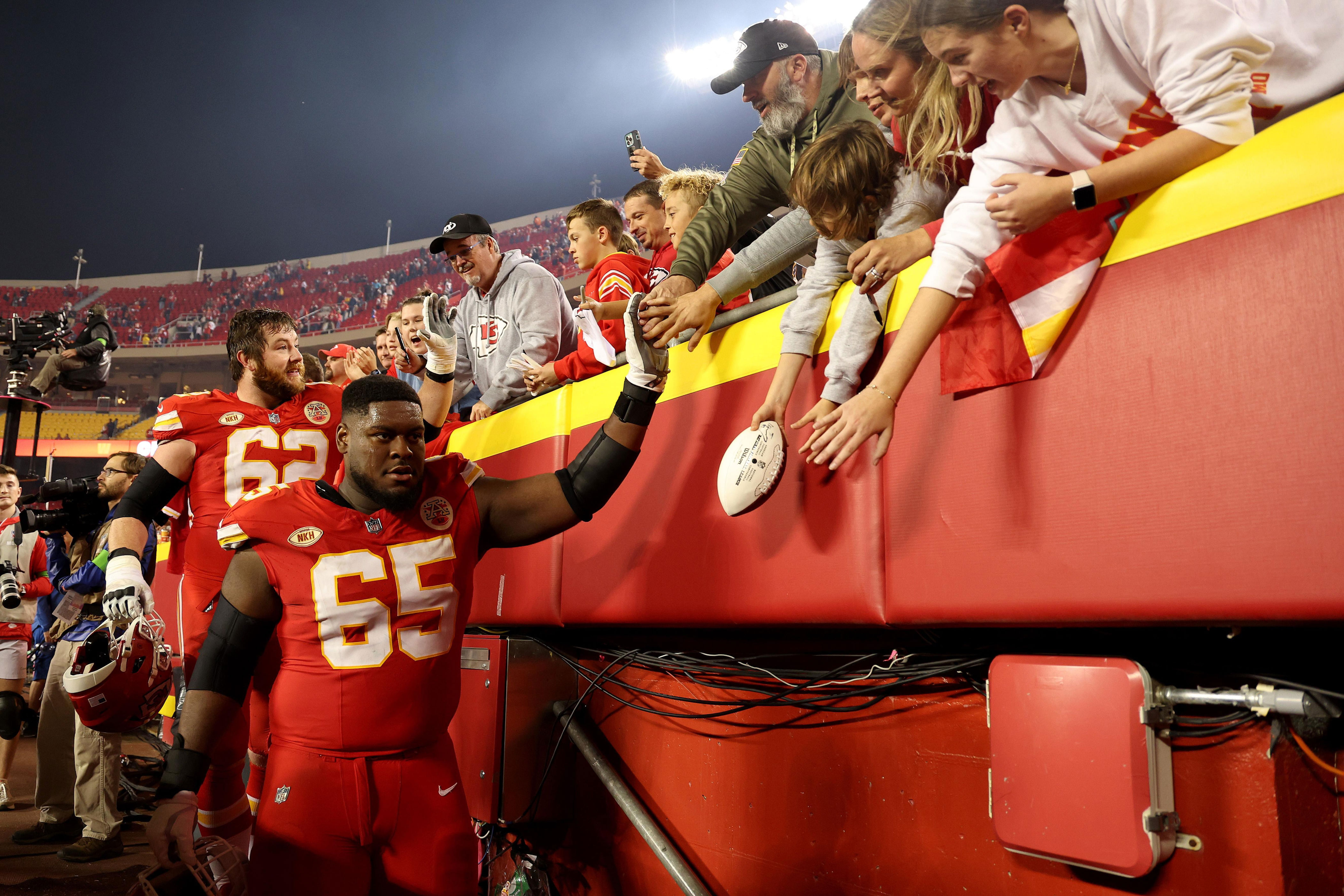 Chiefs news: Trey Smith works McDonald’s shift on Red Thursday