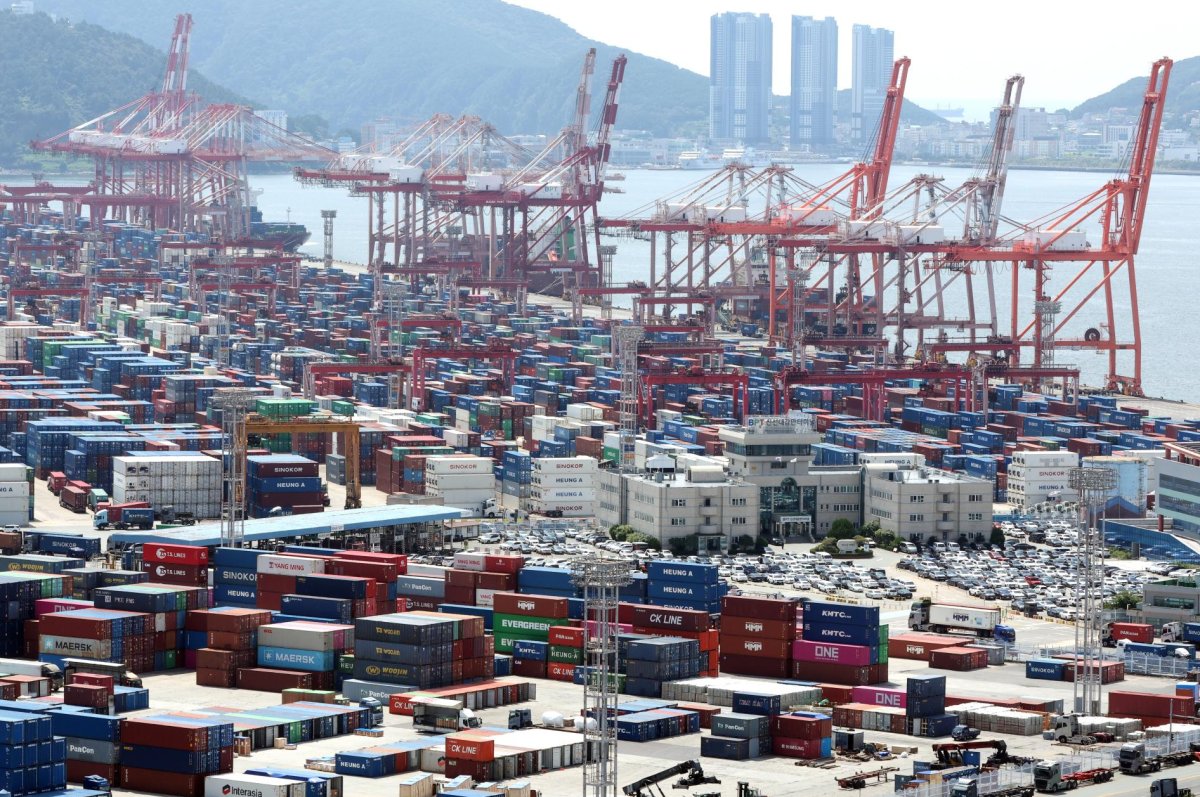 South Korea says economy in ‘solid recovery' despite risks