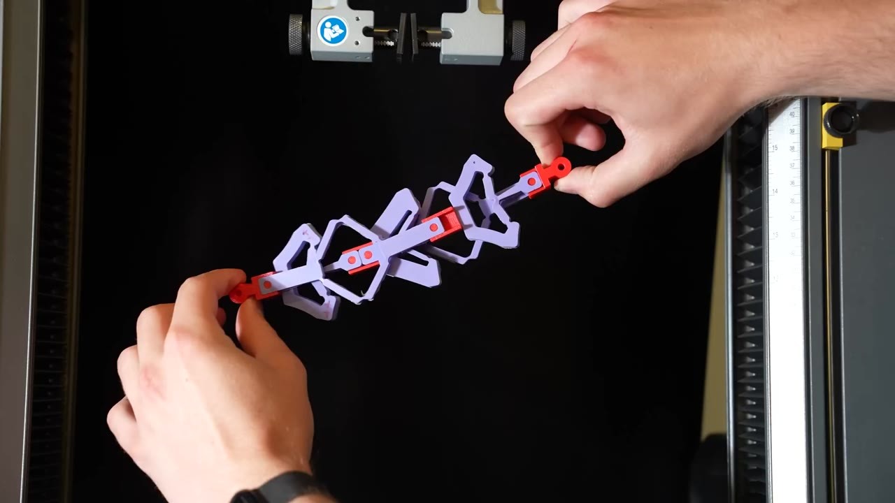This mechanism shrinks when you pull it - watch how