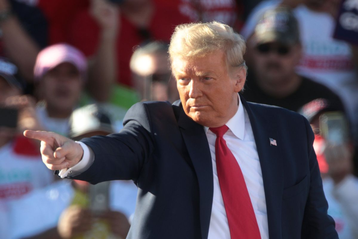'Diaper Don' trends again as Trump's strange White House bulge ignites ...