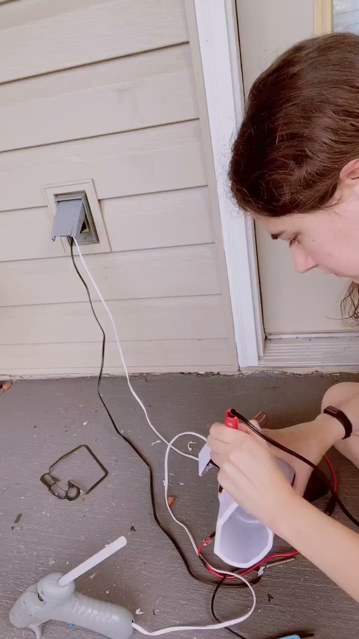 I motorized my own Iron Man arm! 🤖