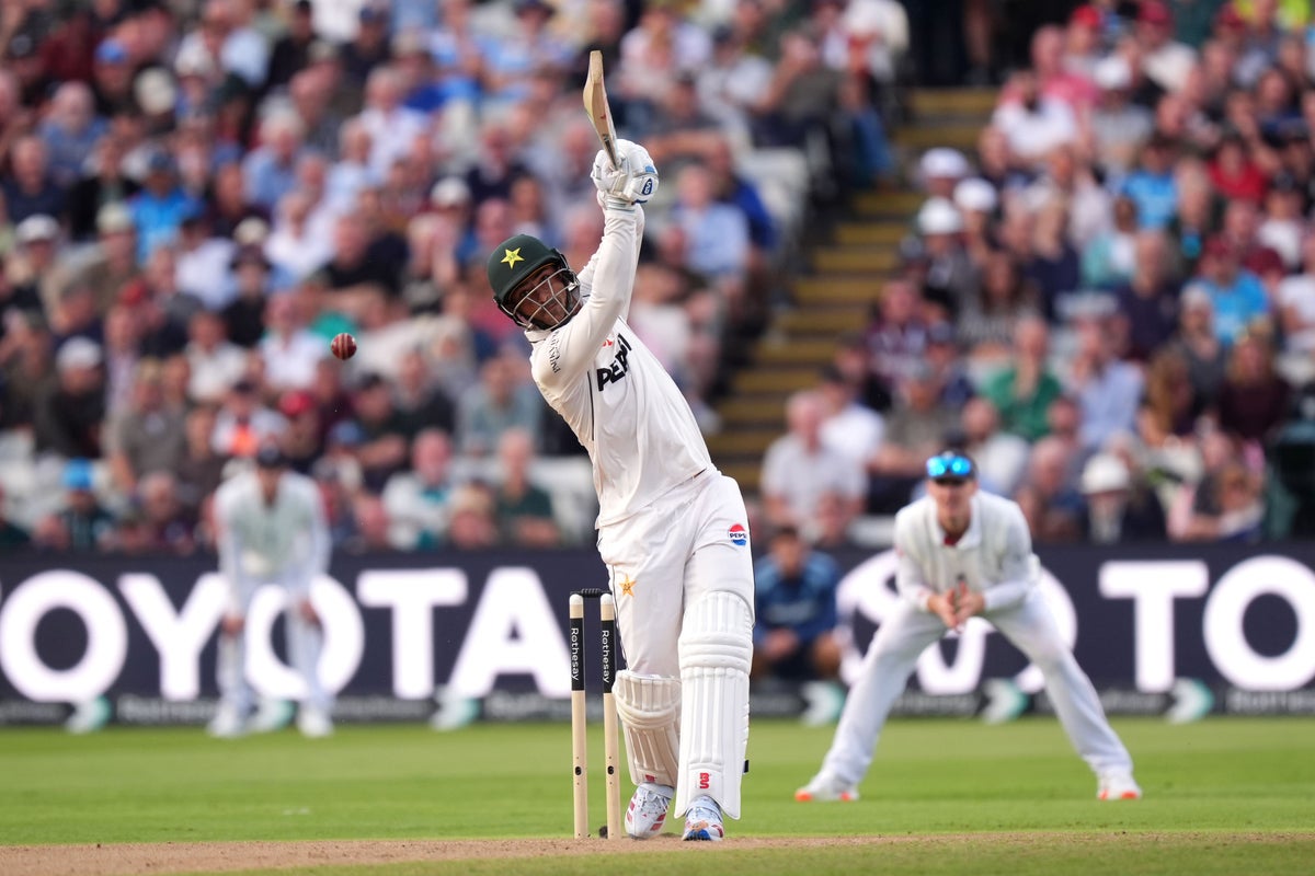England struggle as Pakistan finally show resilience at Edgbaston