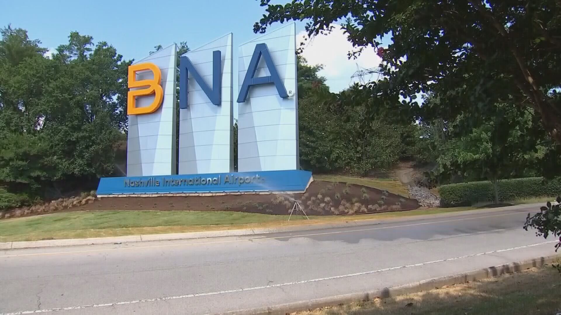 Nashville airport warning travelers of high passenger volume Monday ...