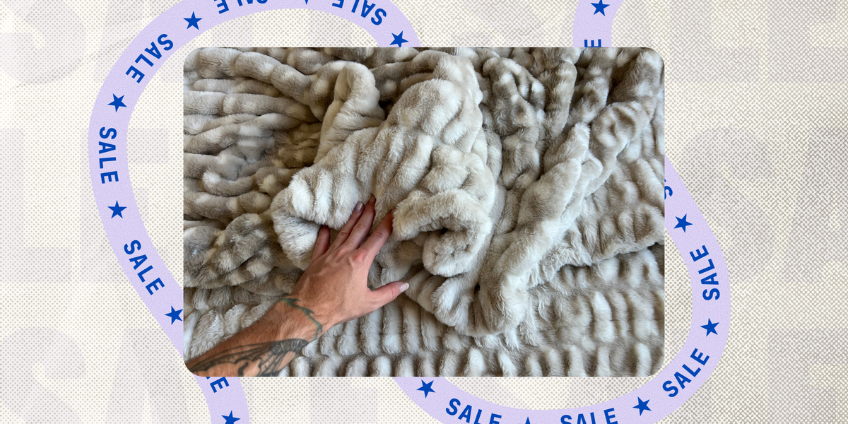 This secret code gets you the viral Lola blanket for $100+ off