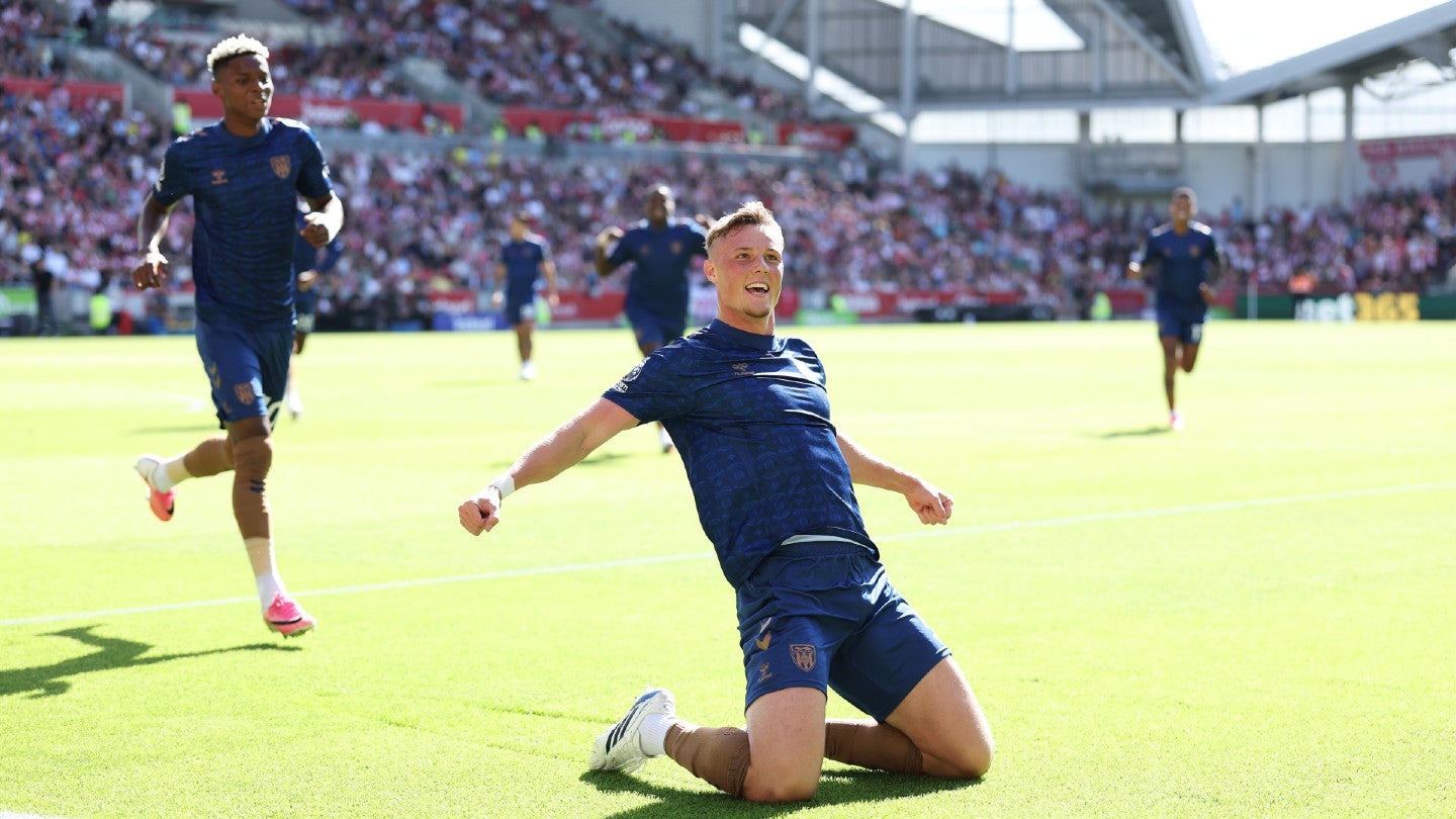 Sunderland shuffle into sleeve deal, Newcastle extend with LeoVegas