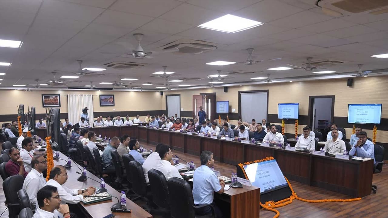 UP polls: ECI holds EVM-VVPAT first level check workshop in Varanasi