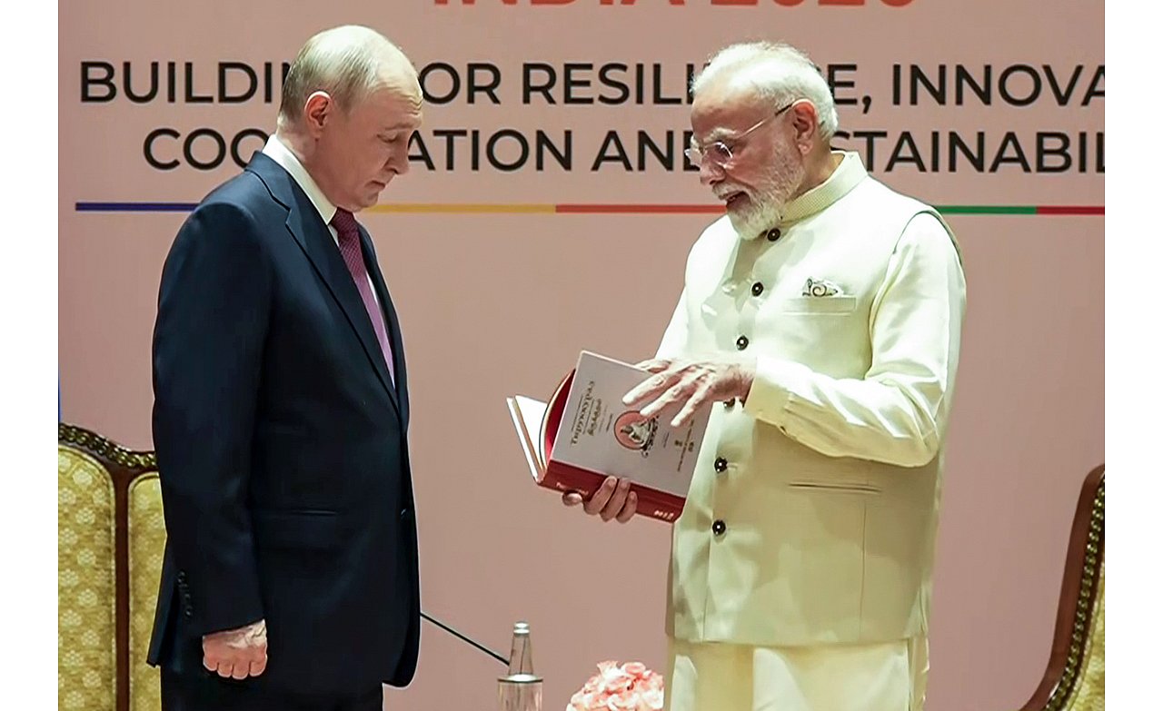 PM Modi gifts Putin Russian translation of Tamil classic 'Thirukkural ...