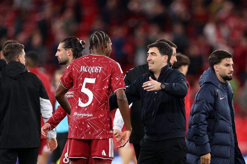 Andoni Iraola ofrece información actualizada sobre Jeremy Jacquet, y se prevé que la estrella del Liverpool mejore.
