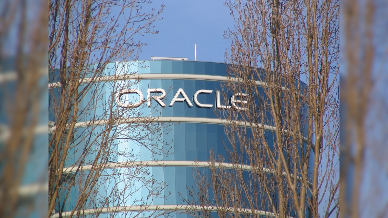 Oracle plans more job cuts, adds $700 million to restructuring costs ...