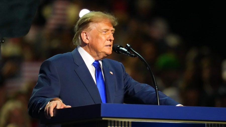 Trump pledges $5K checks if Republicans do well in the midterms. Can he ...
