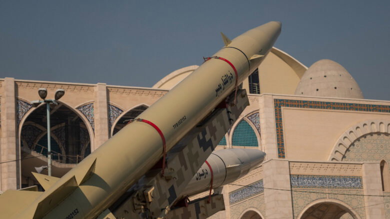 Iran daagt Verenigde Staten uit met nieuwe Qasem Basir-raket