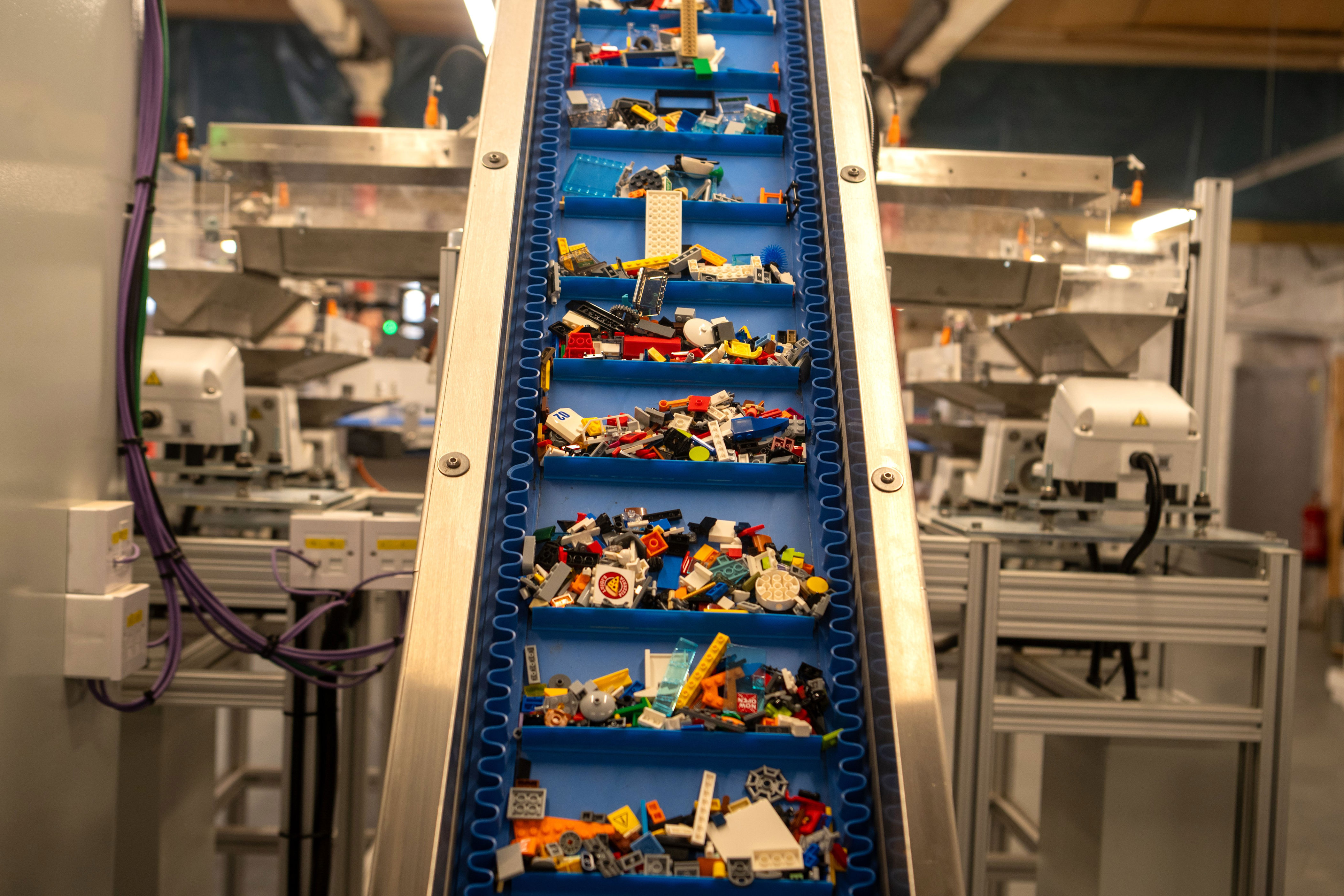 Inside the UK’s first AI LEGO machine sorting 40,000 bricks every day