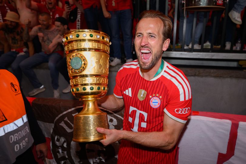 Harry Kane celebrating with the DFB Cup trophy