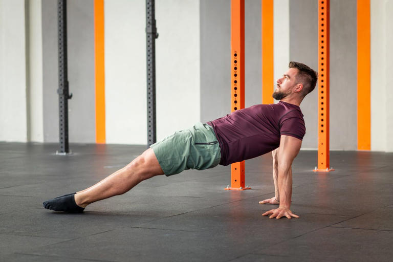 Build a bigger back without weights – 17 exercises and a 20-minute ...