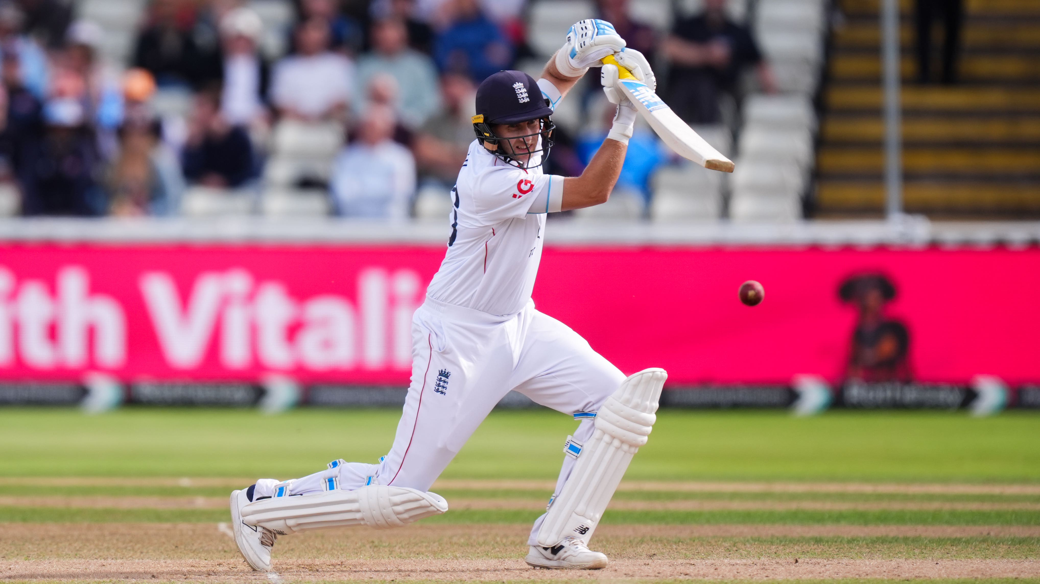 Joe Root steers England home to secure Pakistan clean sweep