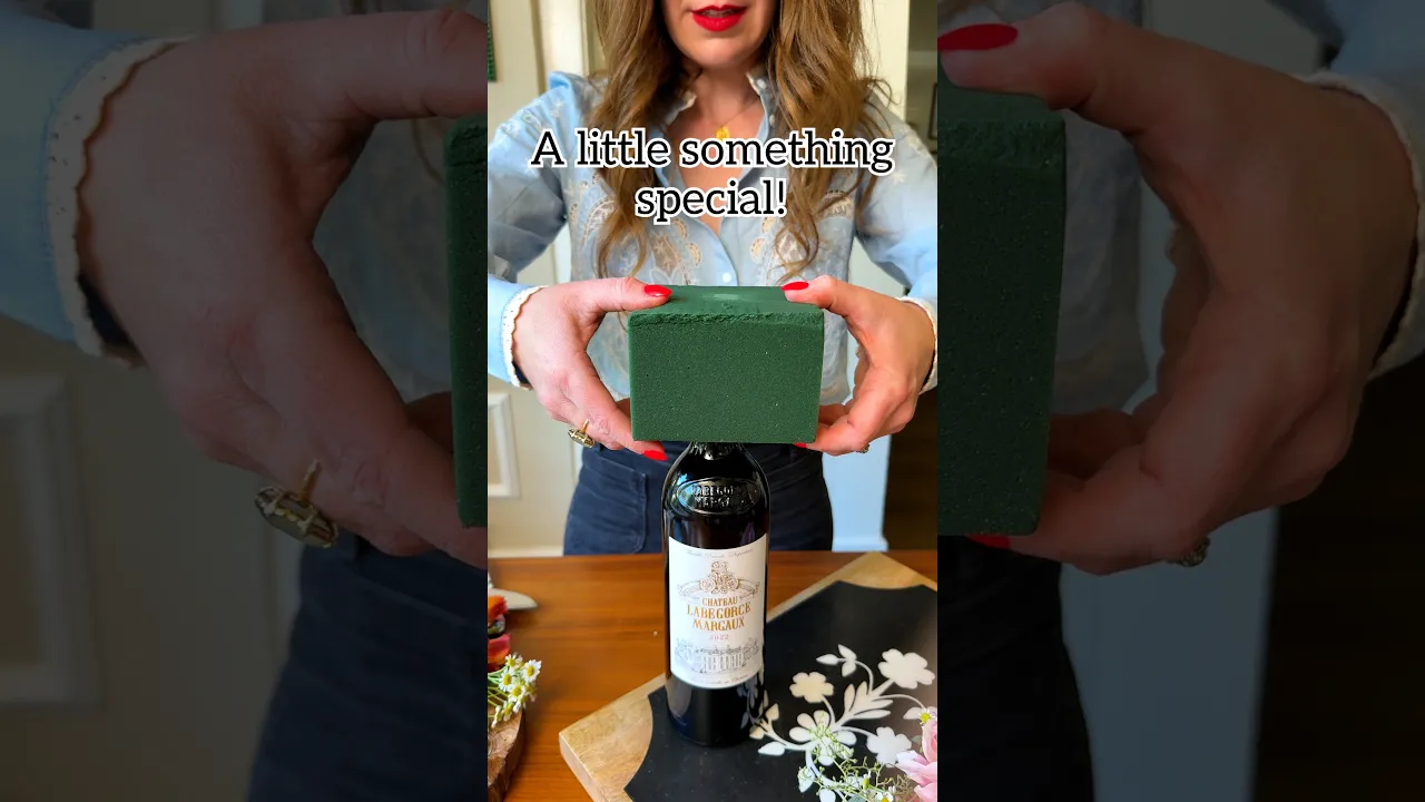 Beautiful autumn floral + wine gift idea!💐