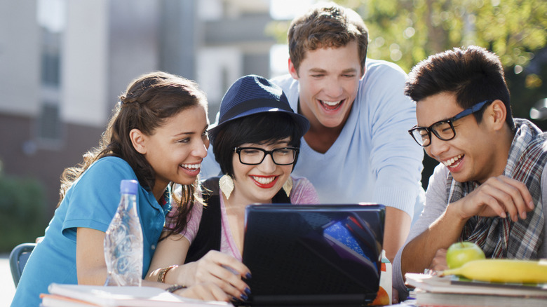 5 tech brands that offer discounts to students and teachers