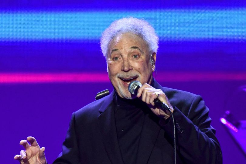 Sir Tom Jones postpones gigs following doctor's advice as he's truly sorry