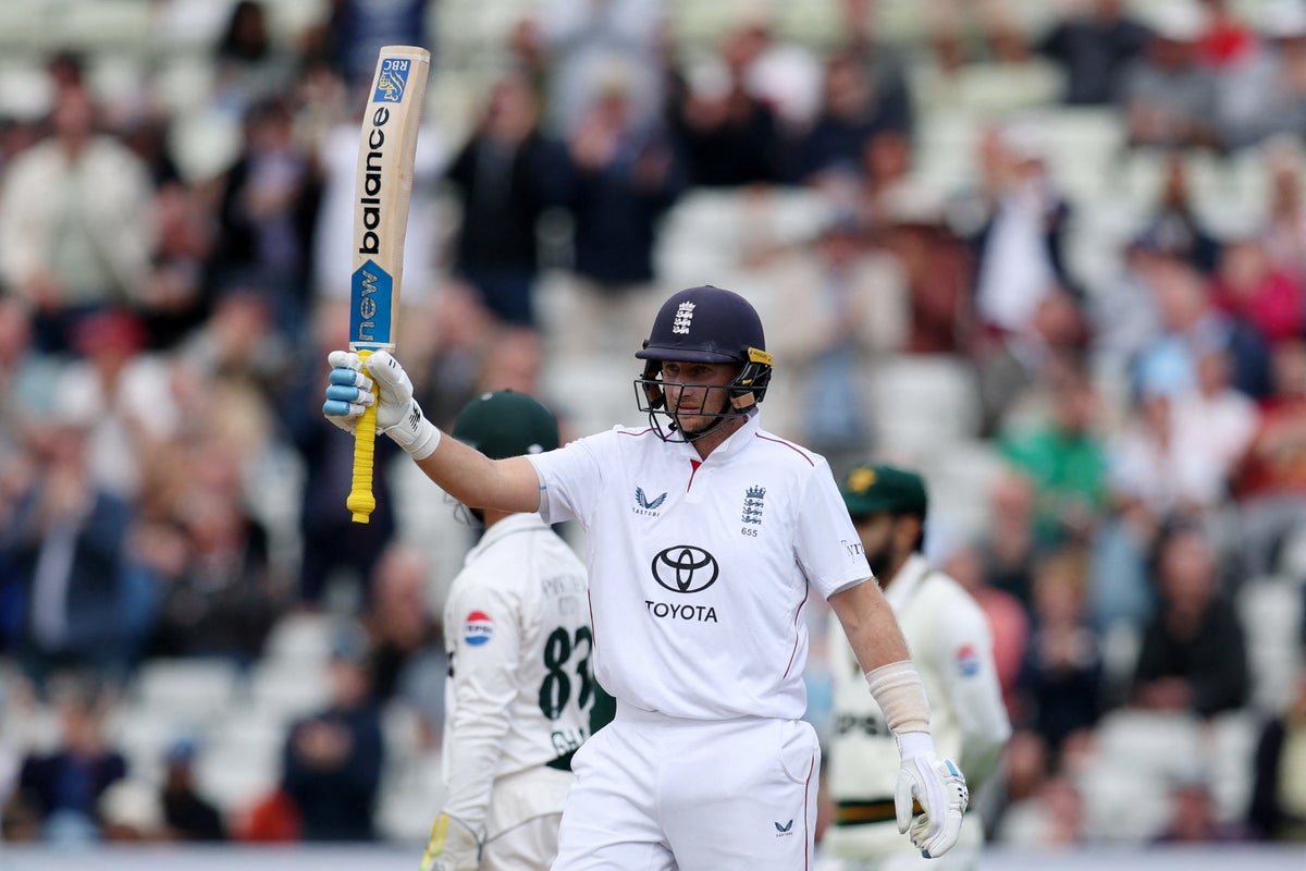 Root steers England home to secure Pakistan clean sweep