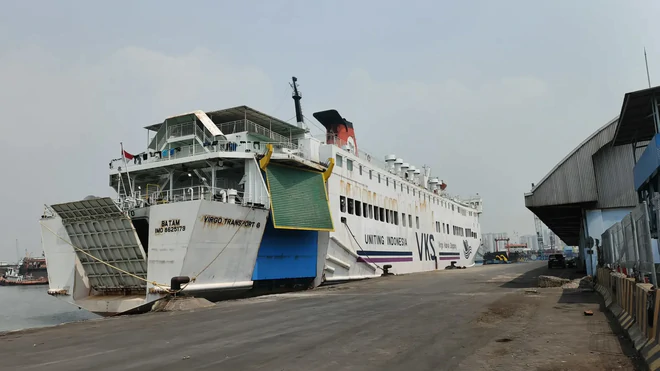 Tàu chở 243 người gặp nạn ở Indonesia, 140 người mất tích