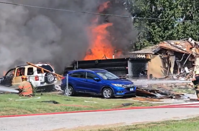 1 dead after house explosion in Meadowbrook, Illinois
