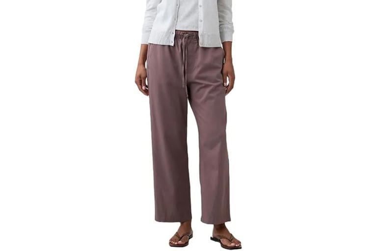 The under-$40 pull-on pants Amazon shoppers swear by for long flights ...