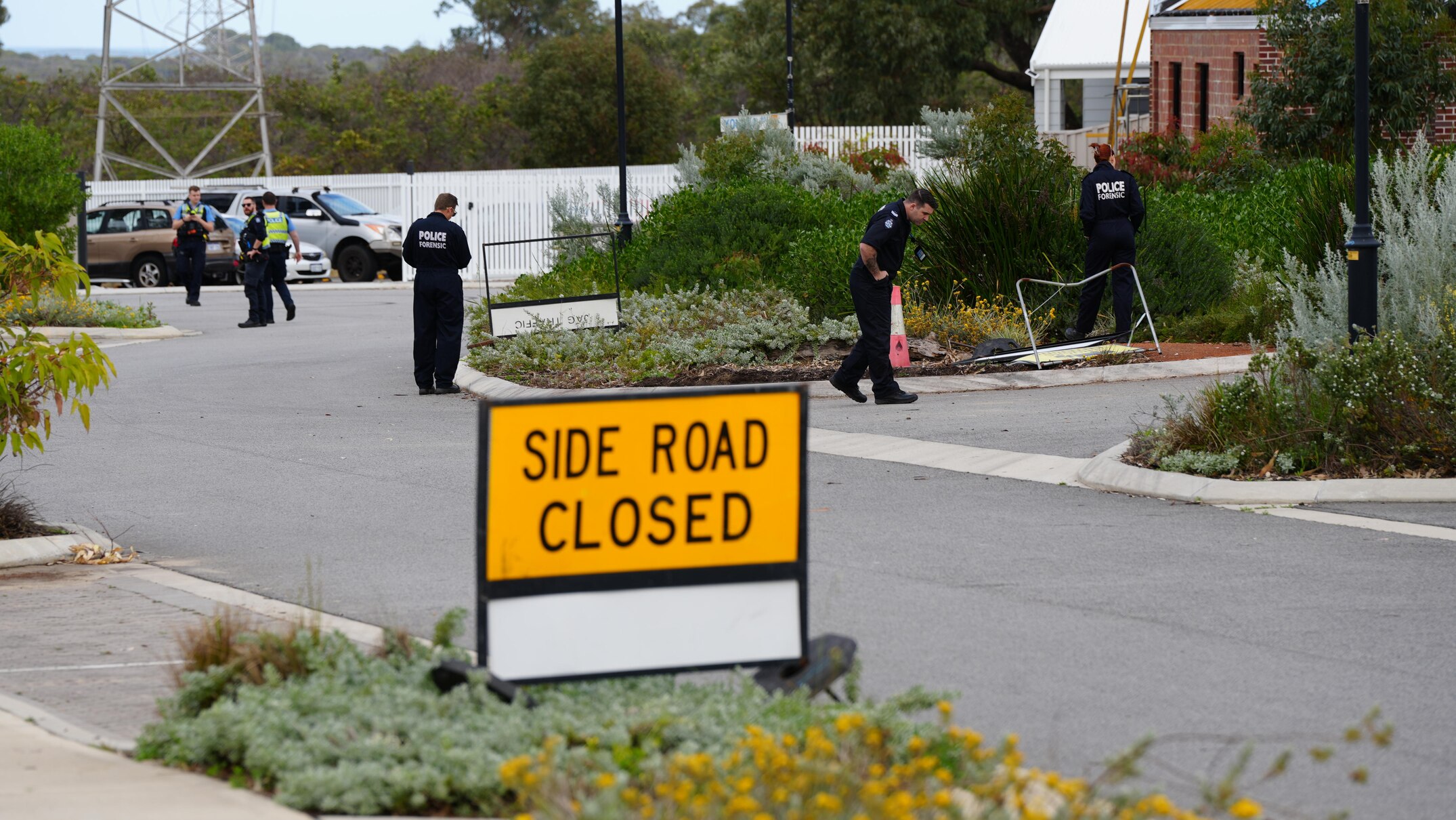 Police search for two suspects after 'targeted' shooting in Perth's Hamilton Hill