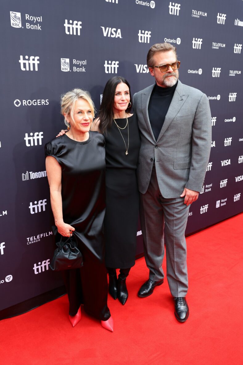 Courteney Cox & former sister-in-law Patricia Arquette premiere their ...