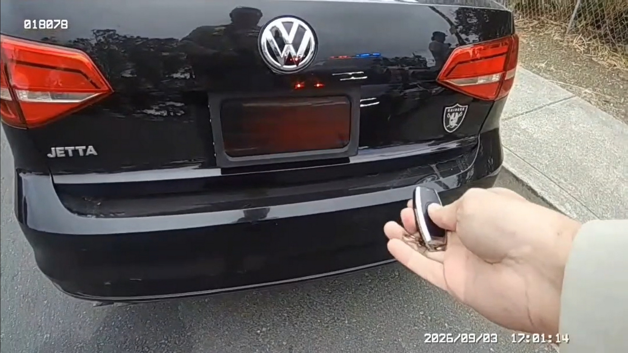 California cops catch Jetta driver with a push-button plate hider