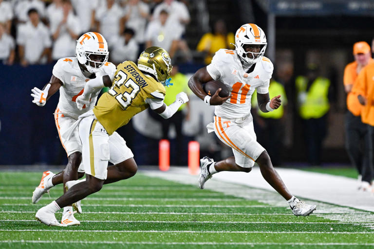 College football rankings: New No. 1 and jumbled order after upsets ...