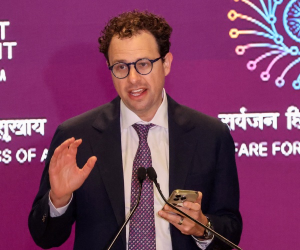Anthropic CEO calls for slower global AI race