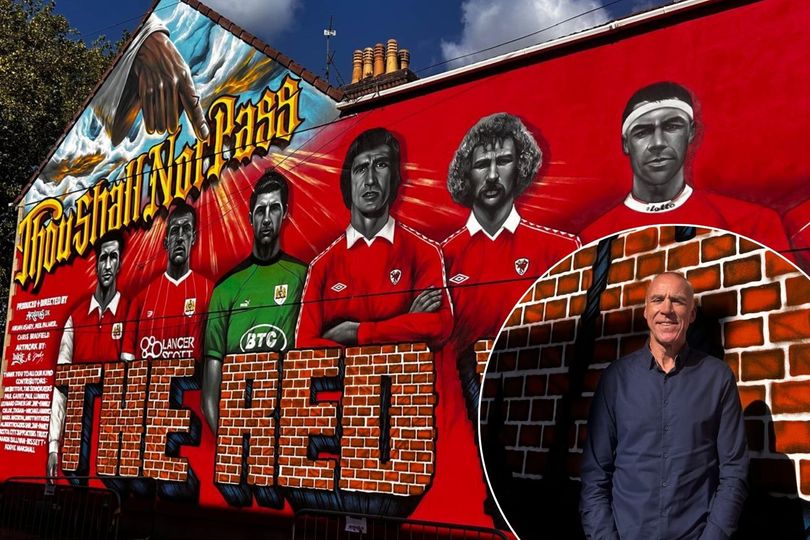 Shaun Taylor honoured as new mural celebrating Bristol City defenders ...