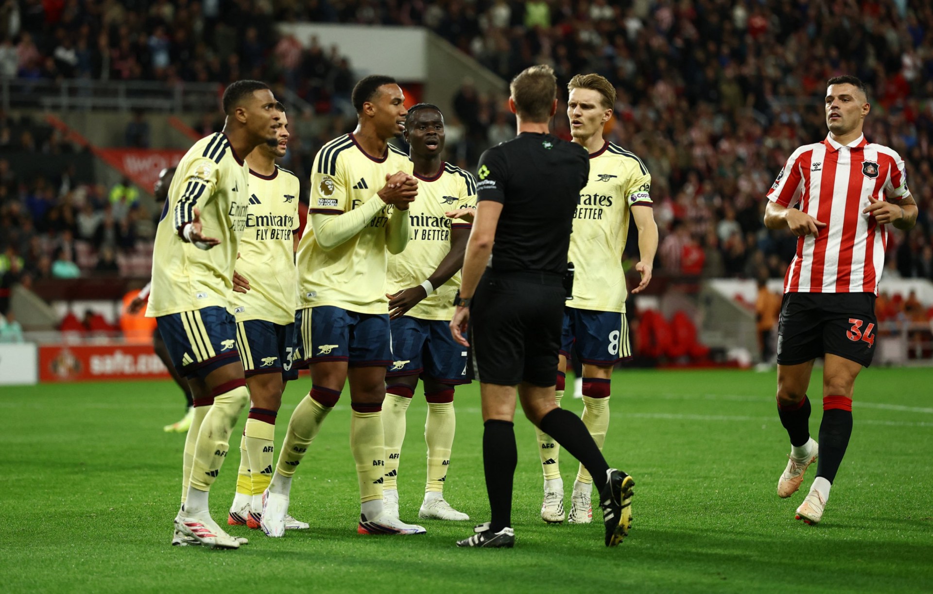 Ex-Premier League referee delivers shock verdict on Sunderland penalty against Arsenal