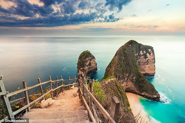An aerial view of Kelingking Beach and the surrounding 'T-rex' cliffs