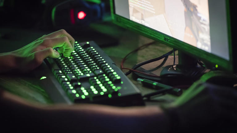 Why do pro gamers tilt their keyboards?