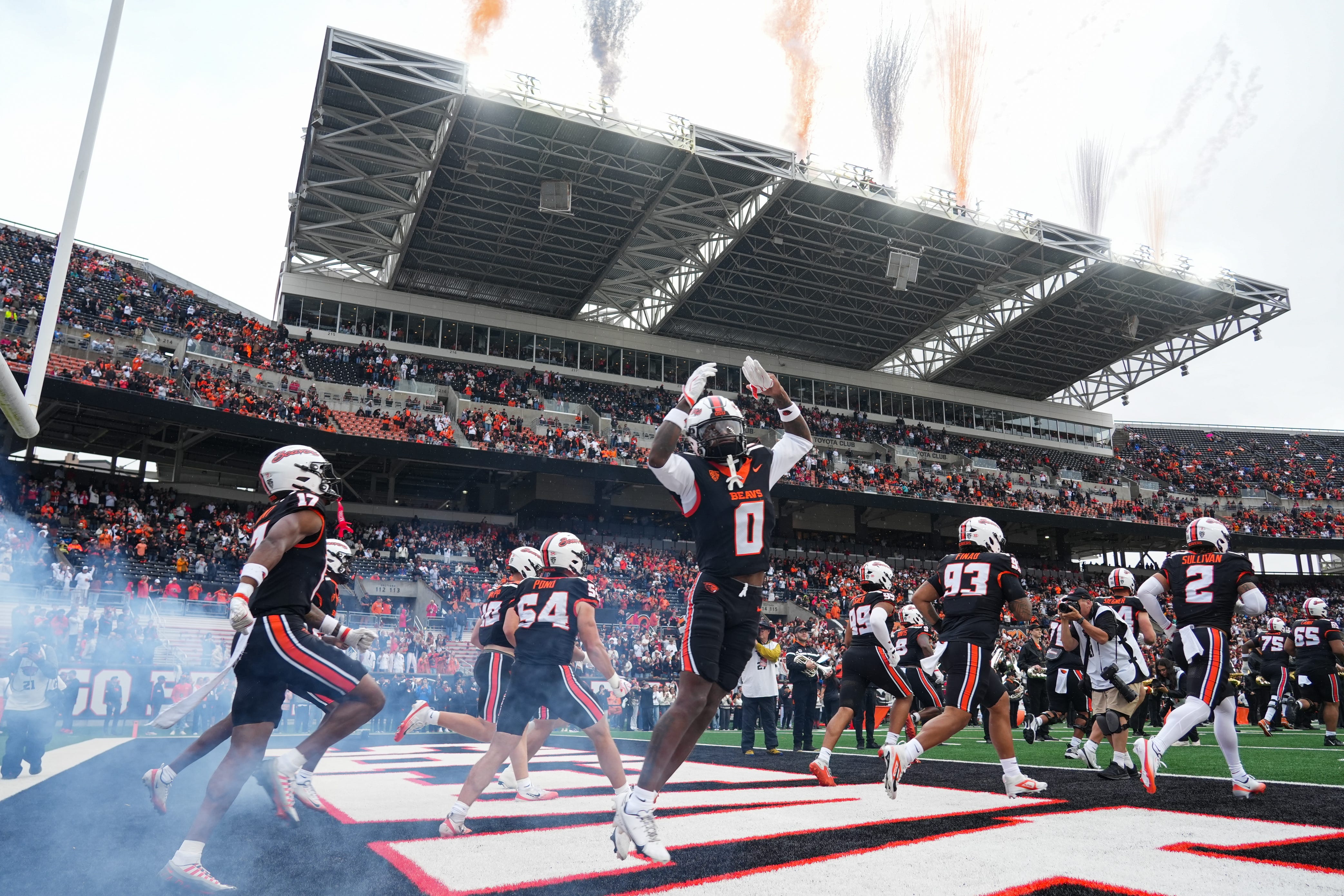 See Oregon State football's midseason positional report card